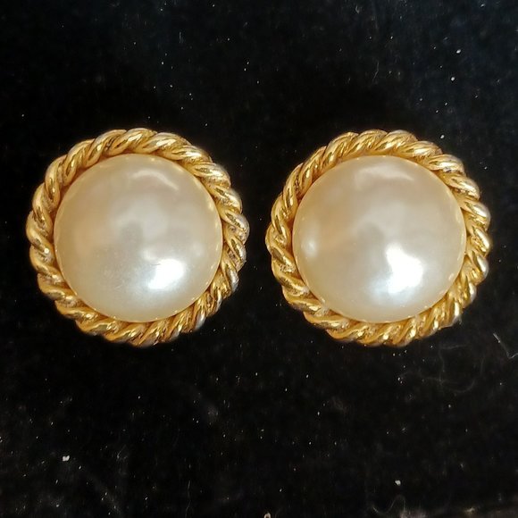 Coralee Jewelry - Vntg UNWORN - CORALEE Big Pearl Button Earrings Clip On